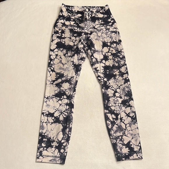 9. Lululemon Dual Shibori Wunder Under Leggings - Picture 2 of 5